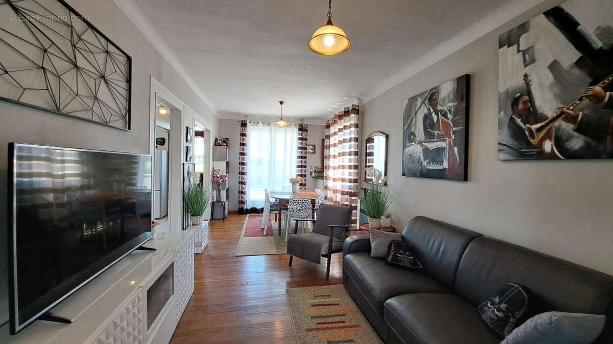 Maison à LE MESNIL-SAINT-DENIS