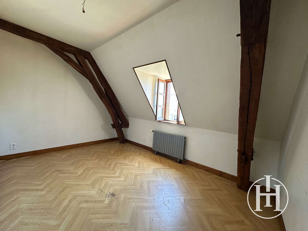 EXCLUSIVITÉ : Maison de village en pierre   Beau potentiel à 10 minutes des commodités - - photo 7