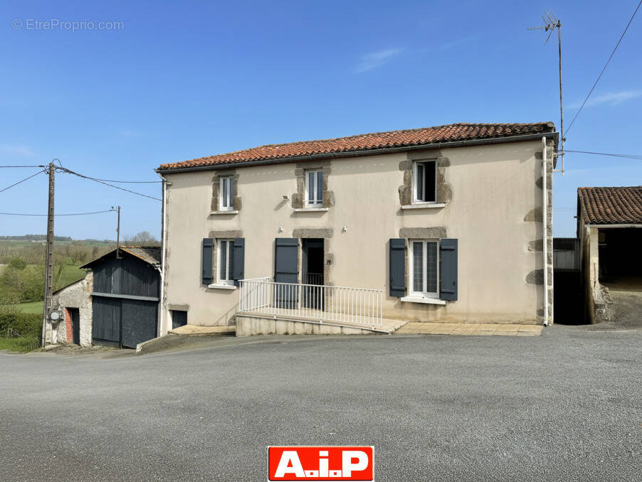 Maison à POUZAUGES