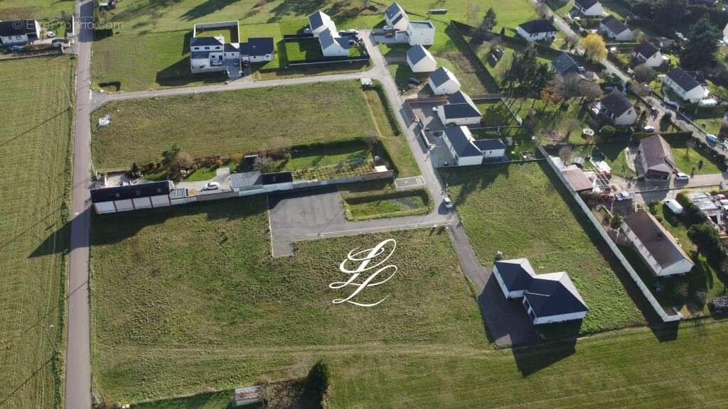 Terrain à LES VENTES