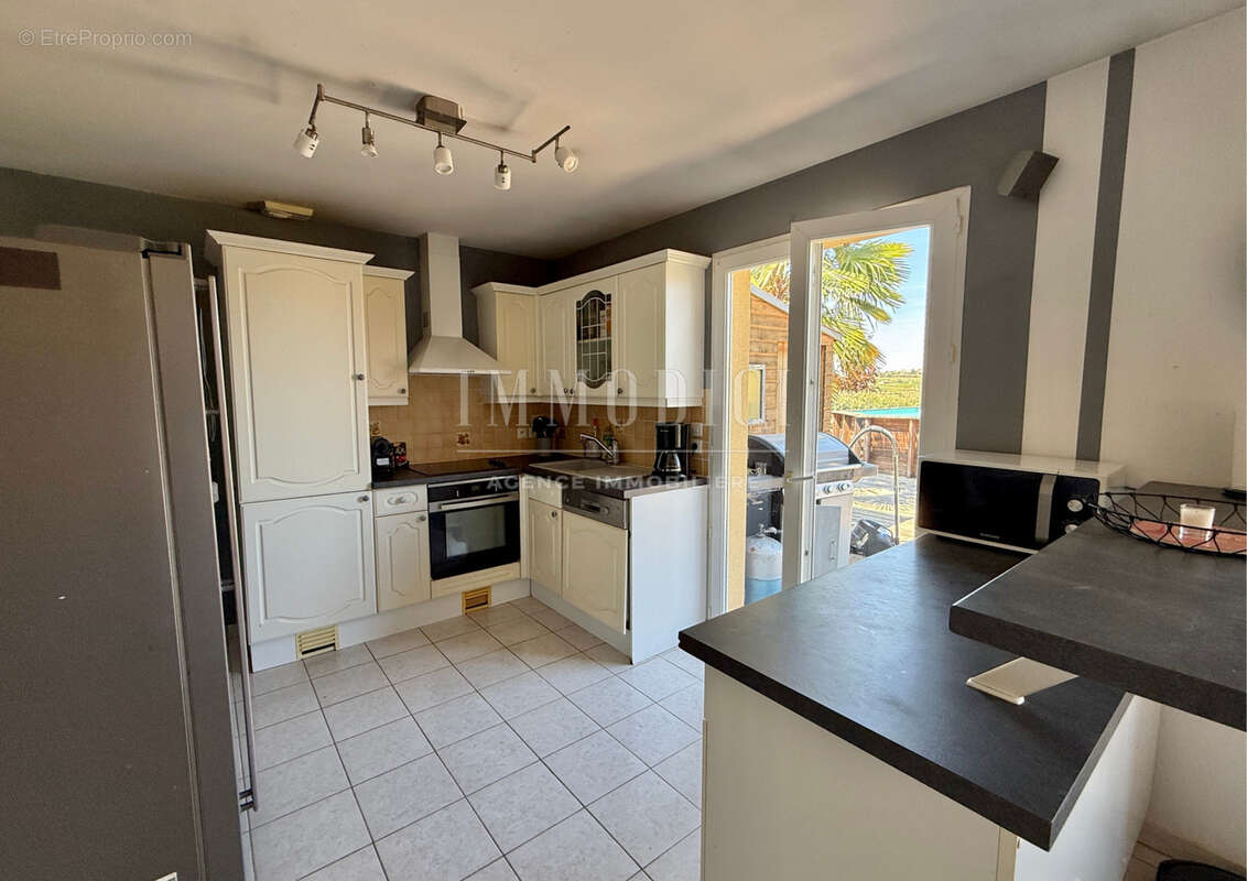 Villa familiale de plain-pied et sa jolie vue sur les collines - photo 8