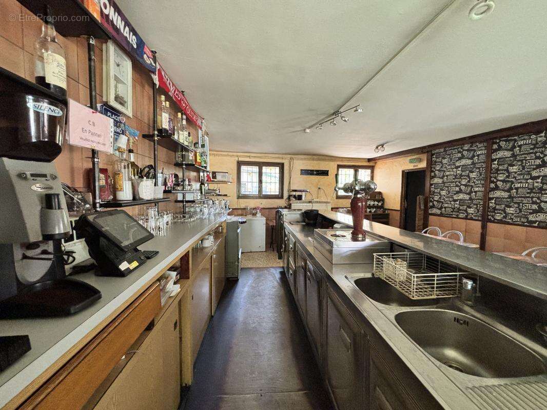 Commerce à RODILHAN