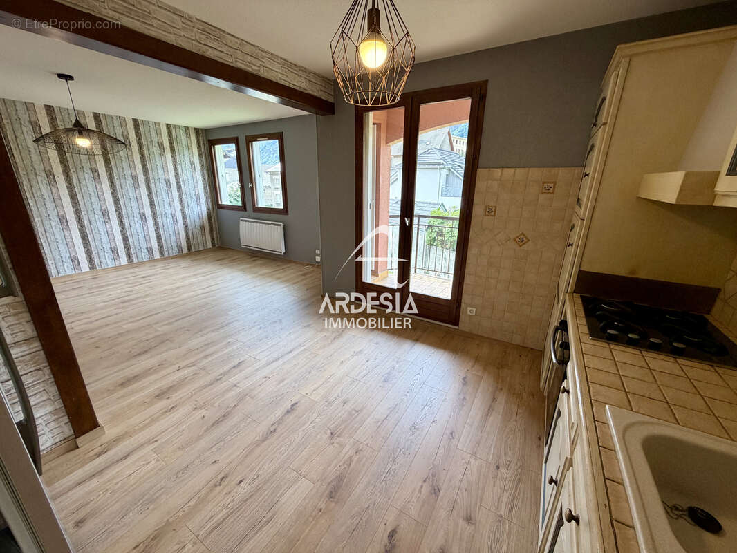 Appartement à SAINT-JEAN-DE-MAURIENNE