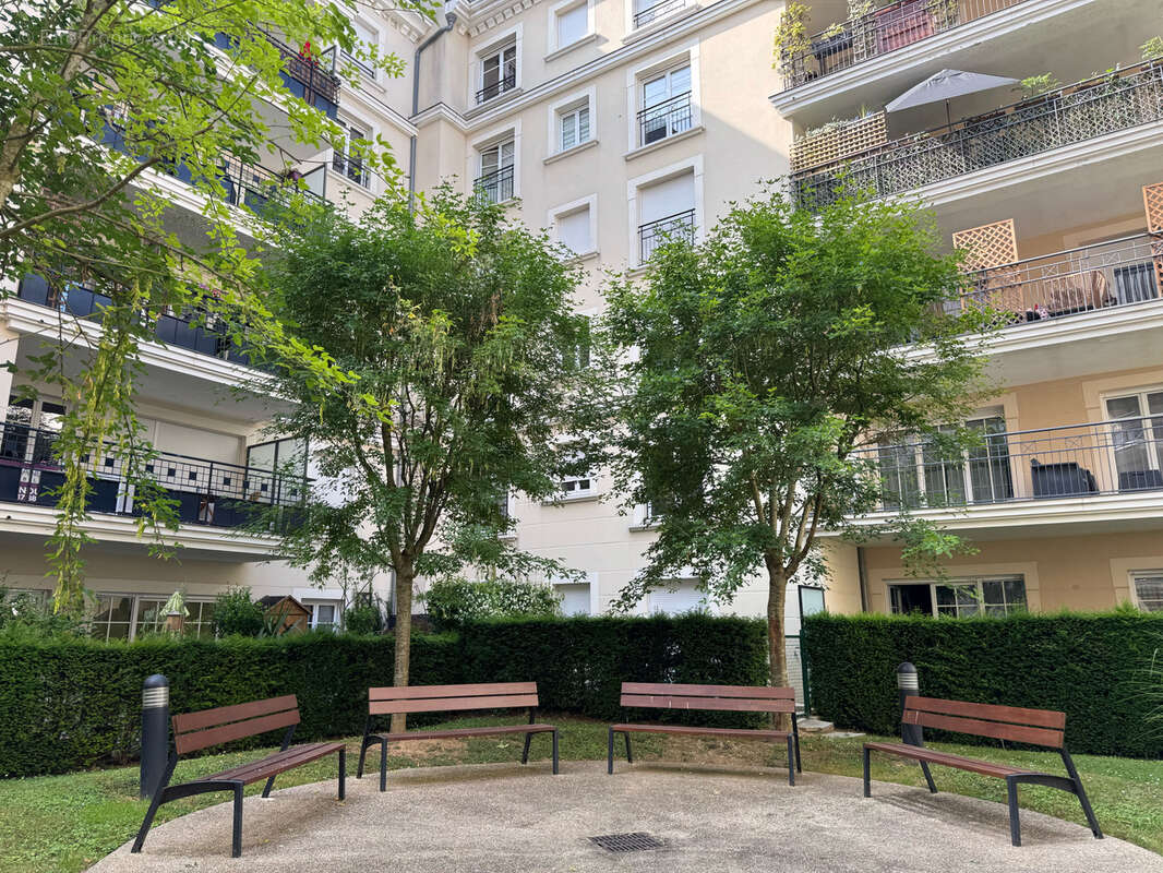 Appartement à LE PLESSIS-ROBINSON