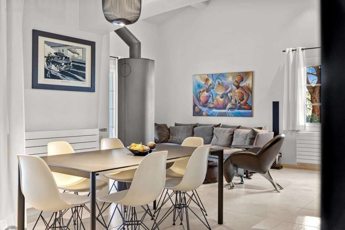 Maison à ROQUEBRUNE-SUR-ARGENS