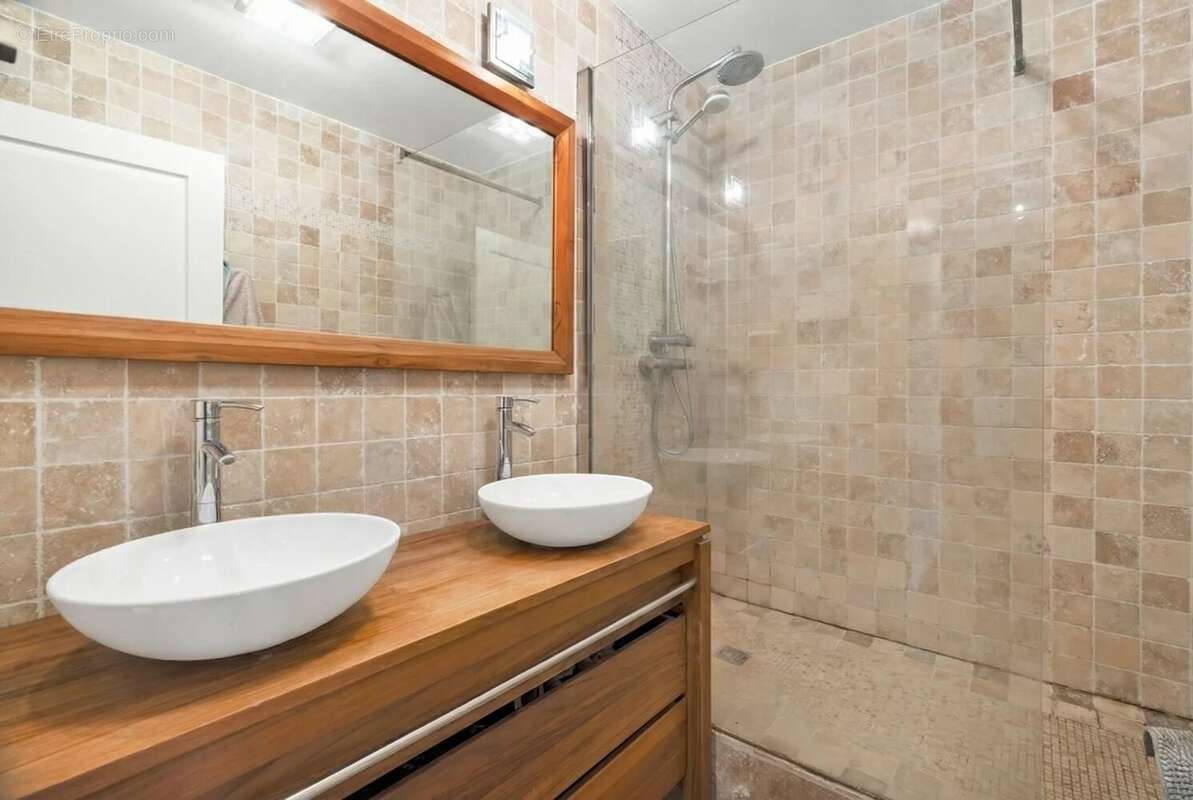 Appartement à LEVALLOIS-PERRET