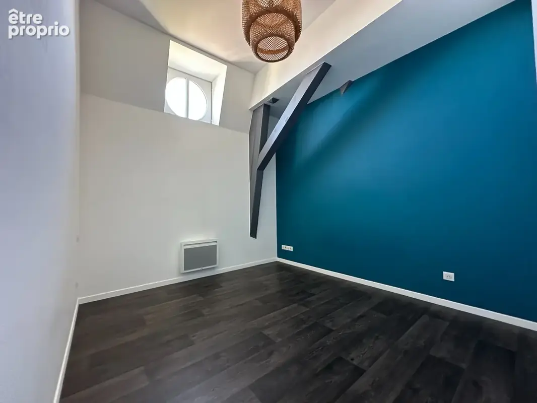 ULTRA-CENTRE SAUMUR, Appartement lumineux rénové de 82m² avec stationnement sécurisé et cave - photo 8