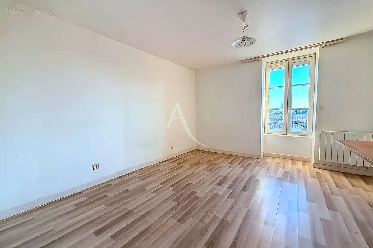 Maison à CHAMPAGNE-LES-MARAIS