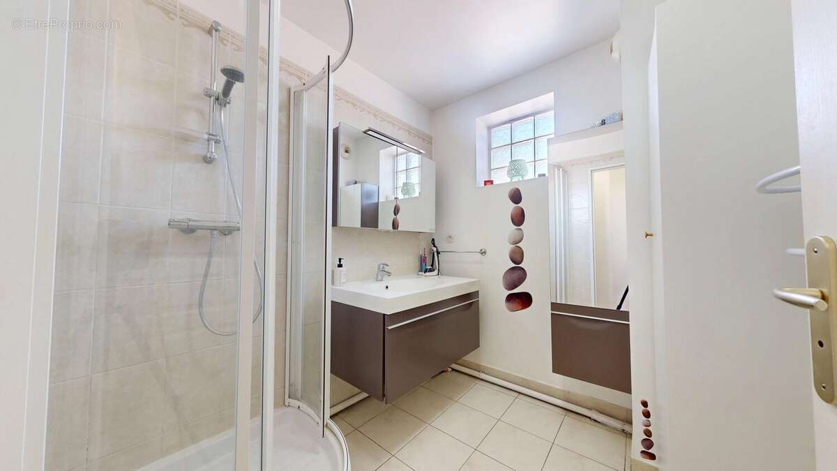 Appartement à VAUJOURS