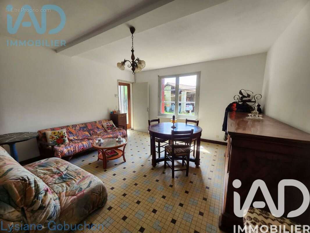 Photo 2 - Maison à LA ROCHEBEAUCOURT-ET-ARGENTINE