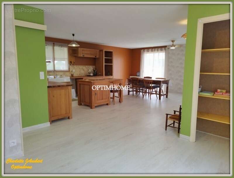 Maison à LA ROCHE-CHALAIS