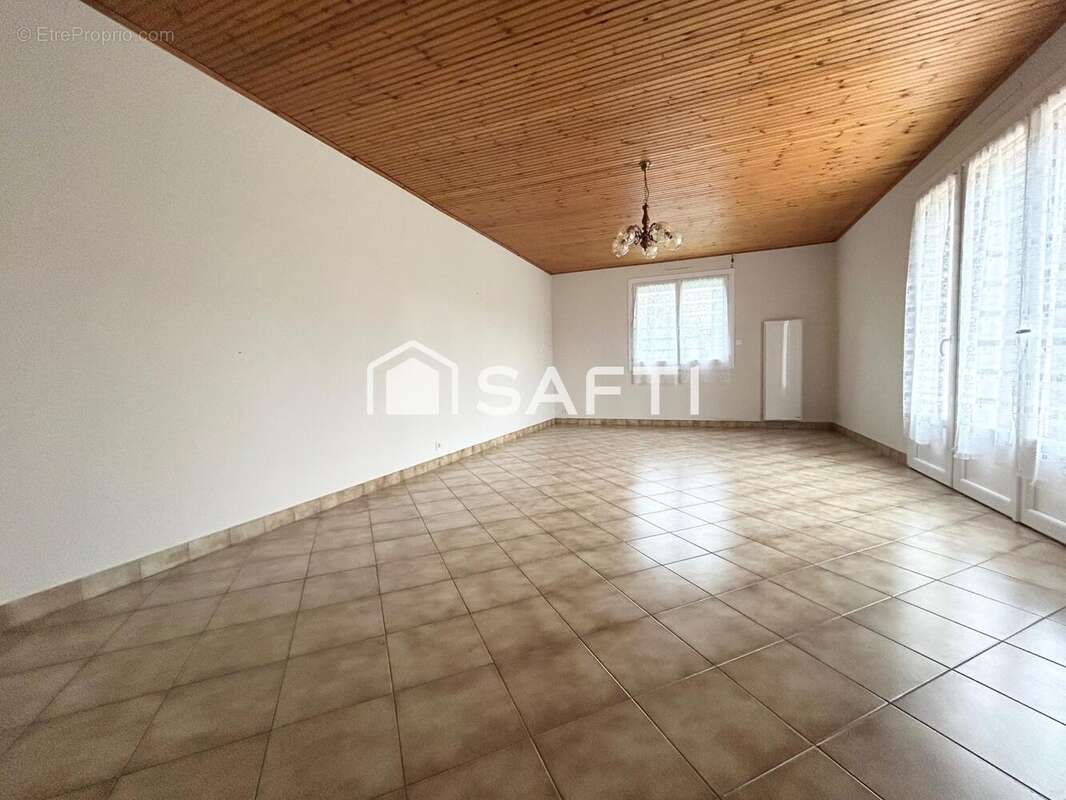 Photo 5 - Maison à POIROUX