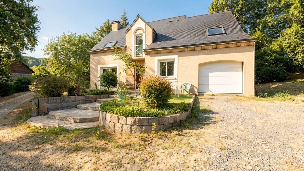 Maison à BOURG-DES-COMPTES