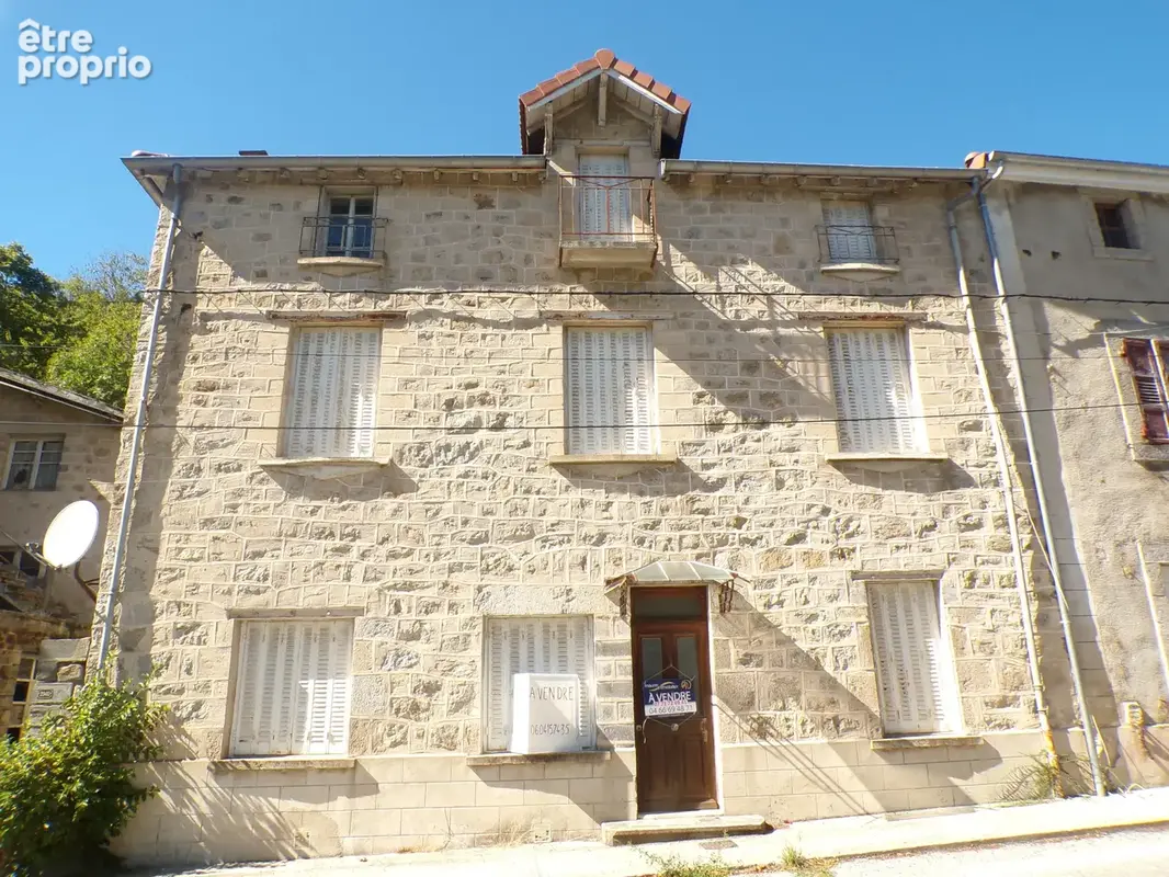 Maison à SAINT-JULIEN-BOUTIERES