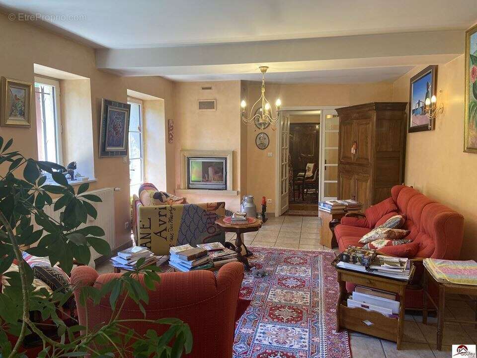 Maison 196 m² à Ambierle  - photo 8