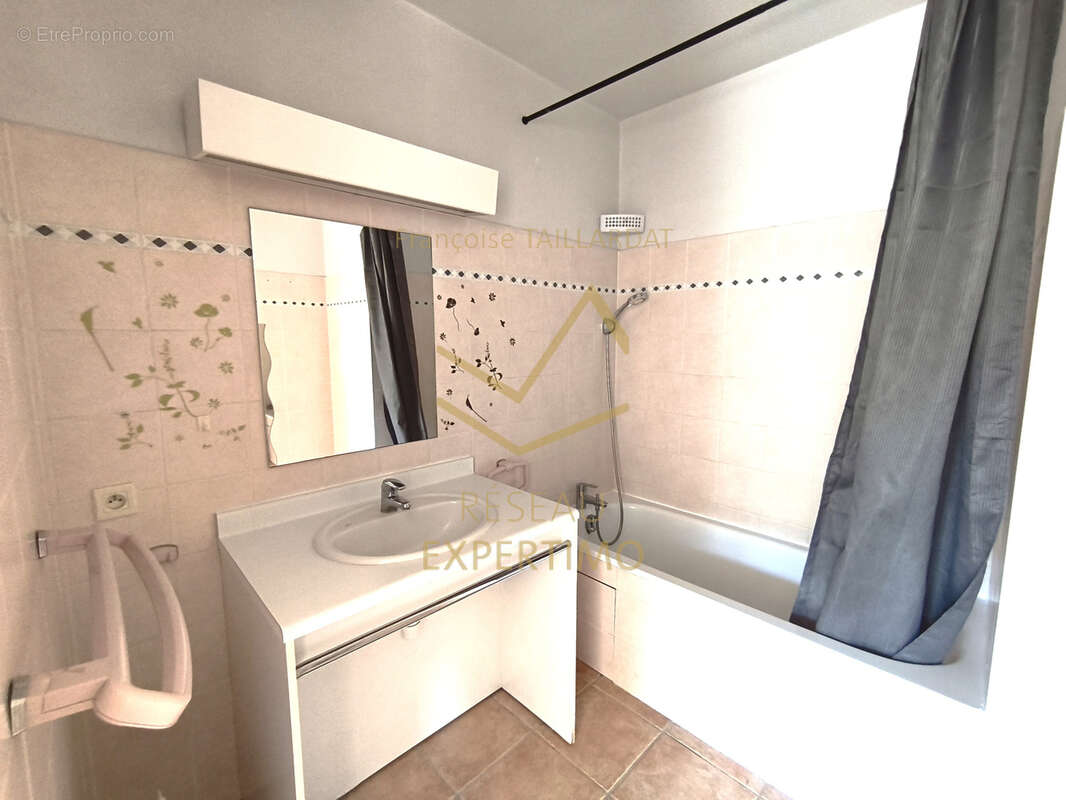 Appartement à L'ISLE-SUR-LA-SORGUE