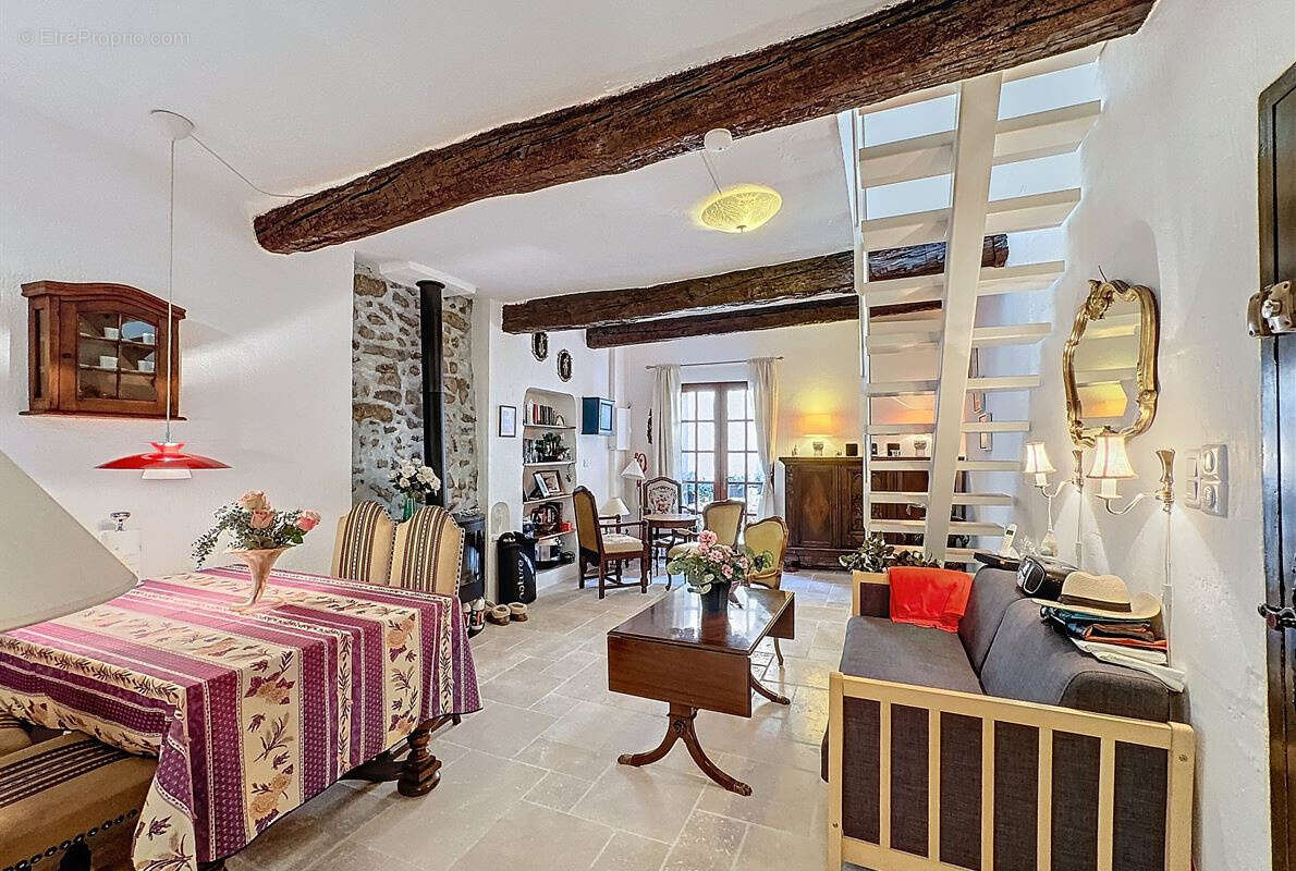 Maison de village de 175m2 avec terrasse. - photo 6
