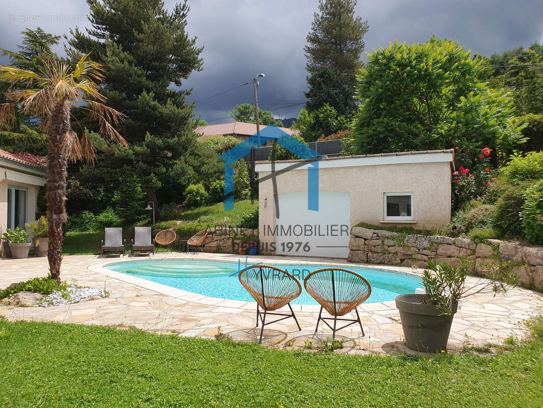 Villa d'exception de 230 m2 avec piscine et terrain de 1087 m2 - photo 2