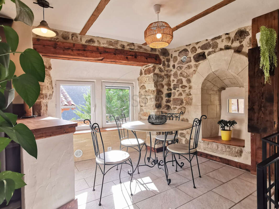 Maison à LES OLLIERES-SUR-EYRIEUX