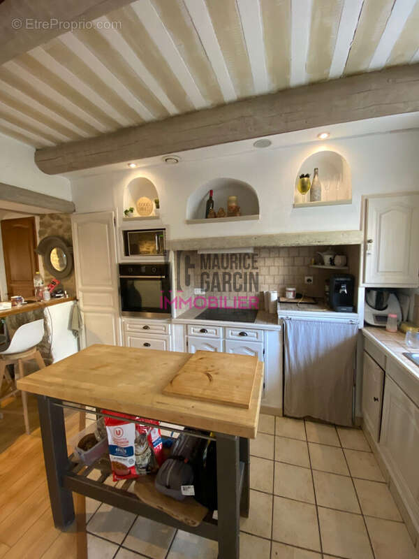 Maison à ENTRAIGUES-SUR-LA-SORGUE