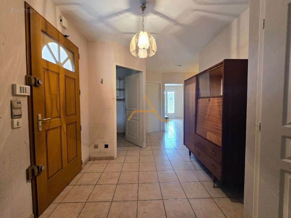 Maison à MONTBOUCHER-SUR-JABRON