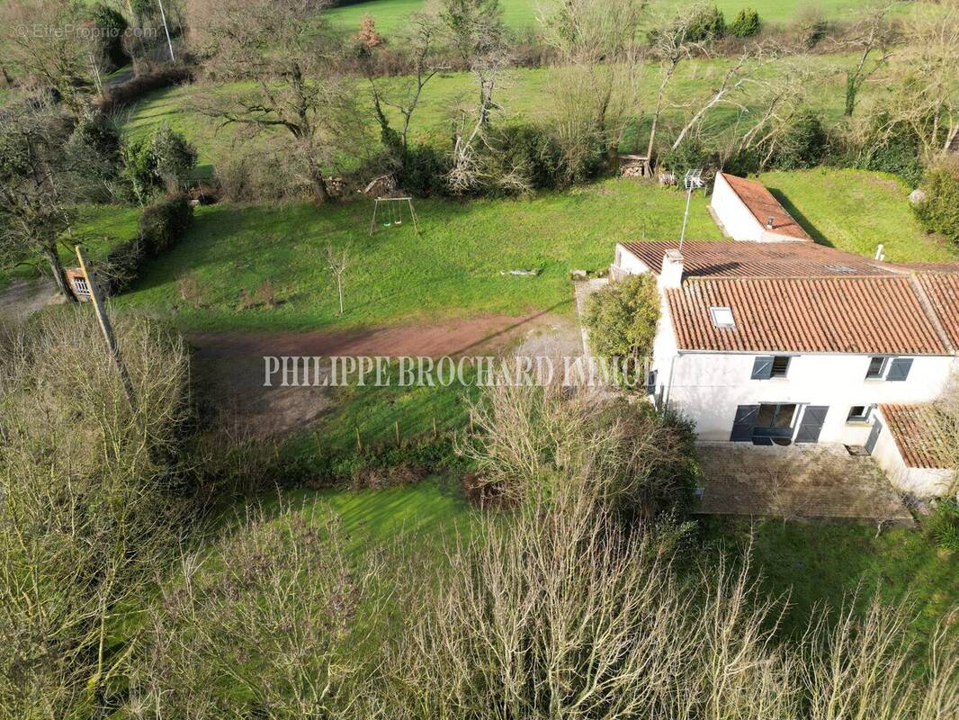Maison à AVRILLE