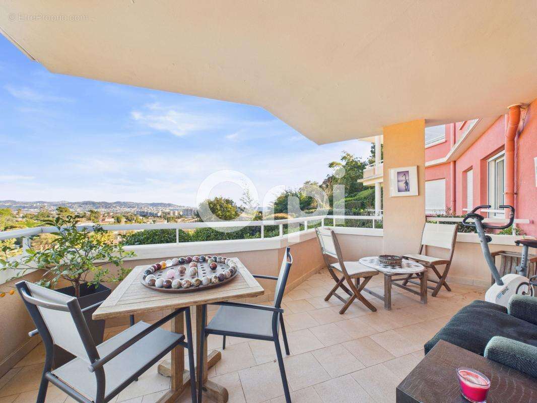 Appartement à MANDELIEU-LA-NAPOULE