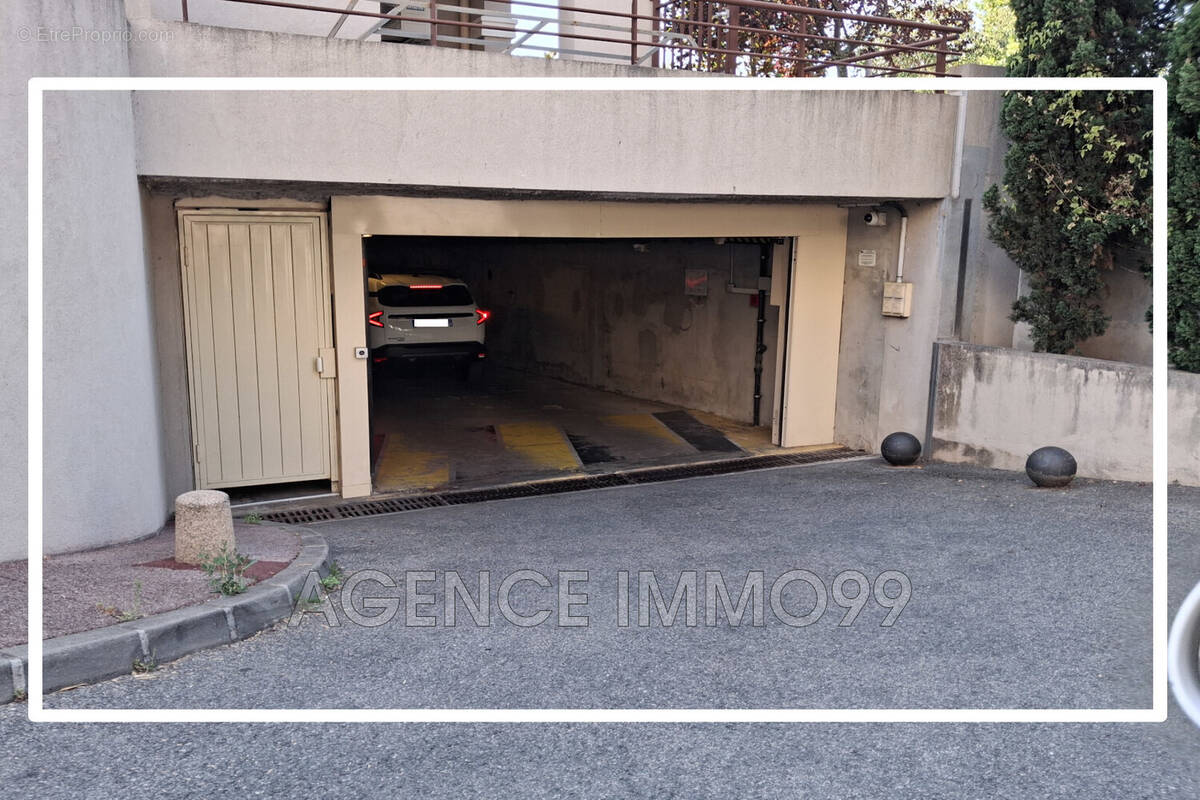Parking à PEGOMAS