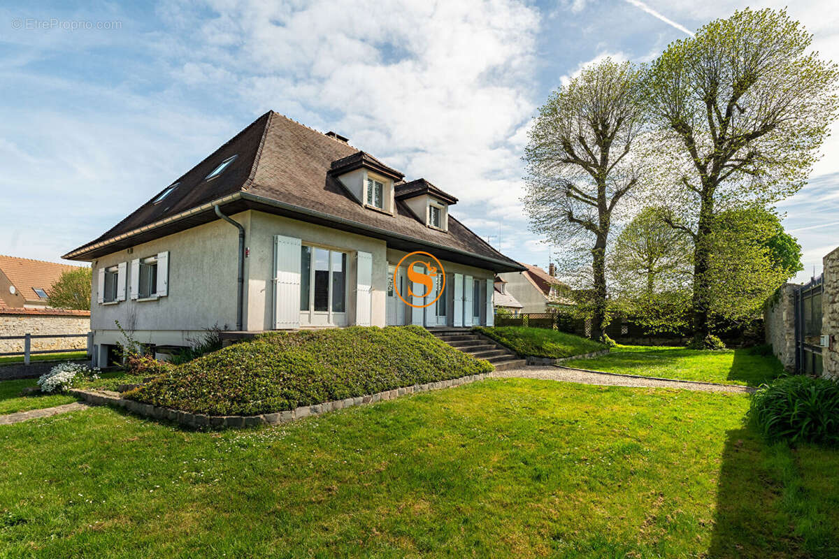 Maison à LA CHAPELLE-EN-SERVAL