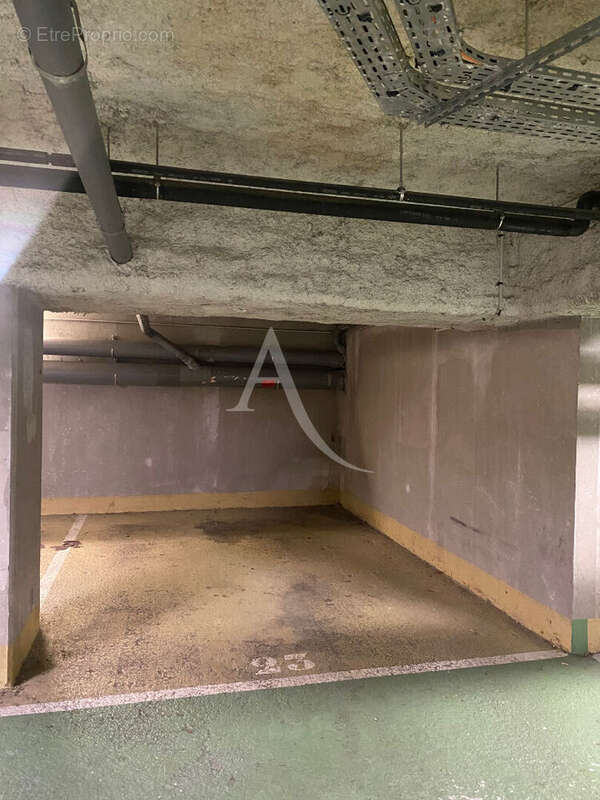 Parking à PARIS-10E