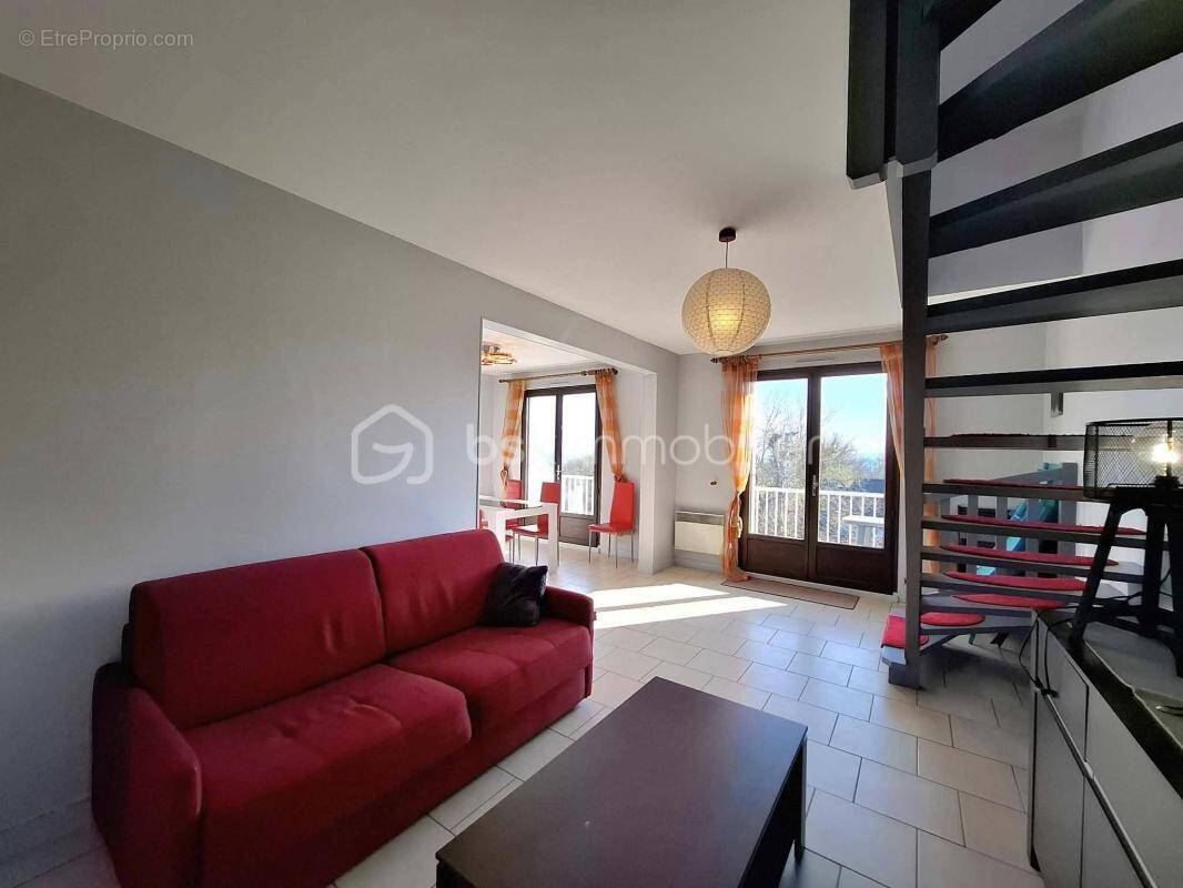 Appartement à MAGNY-LE-DESERT