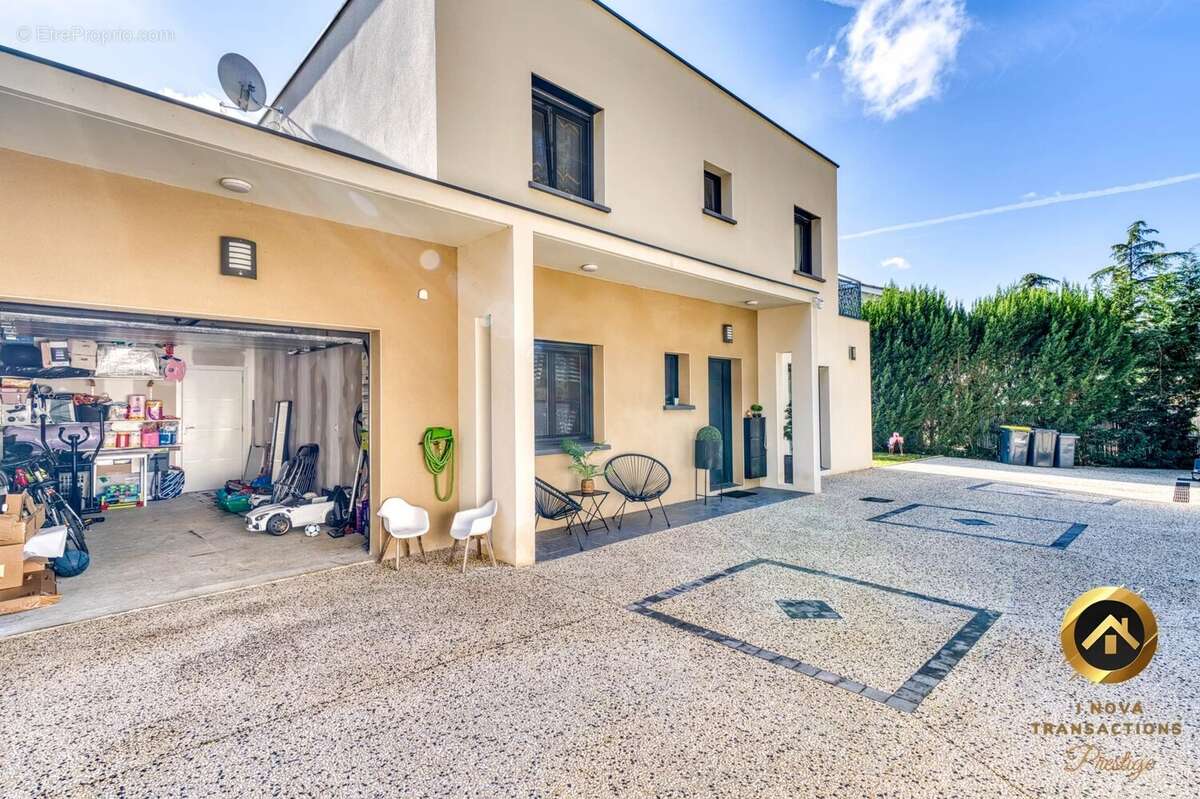 Maison à JASSANS-RIOTTIER