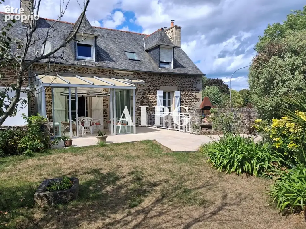 Binic centre, sur le plat, maison de caractère à vendre - photo 1