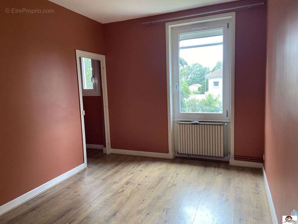 Maison 92 m² à Mably  - photo 3