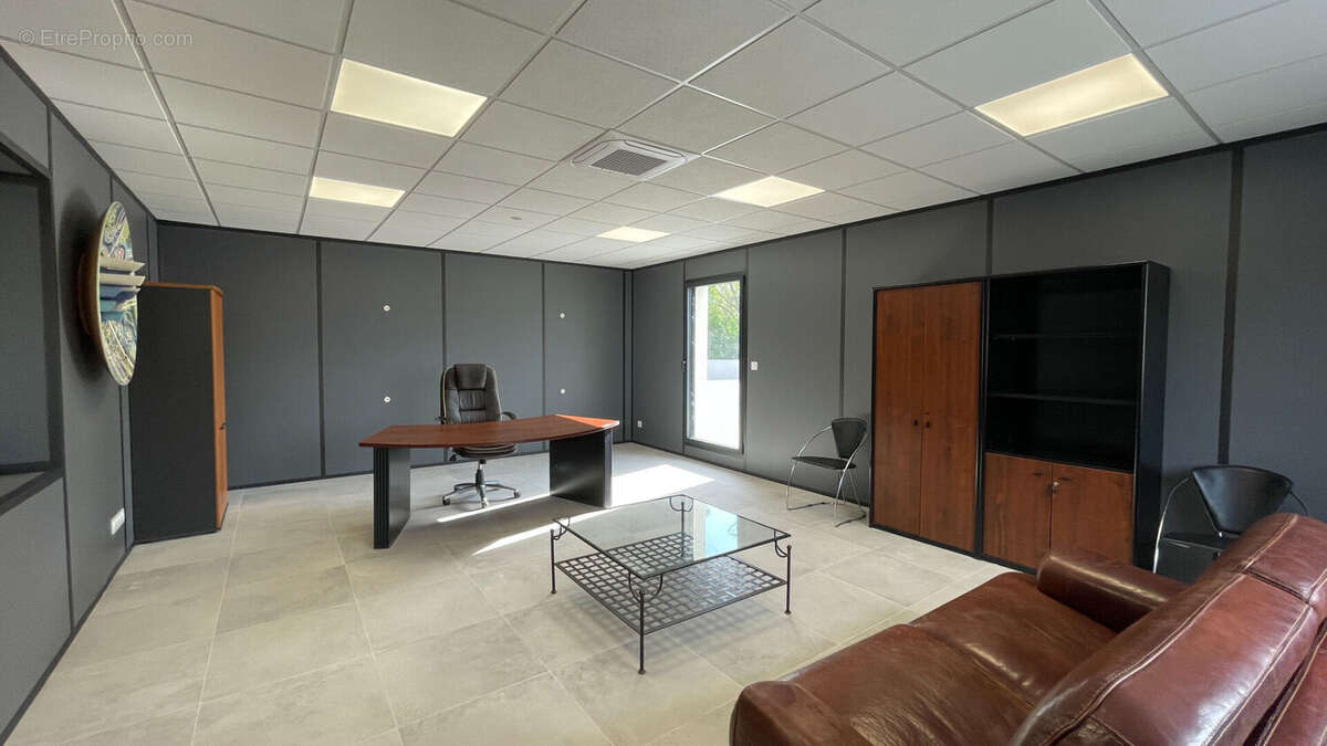 Commerce à LAVEYRON