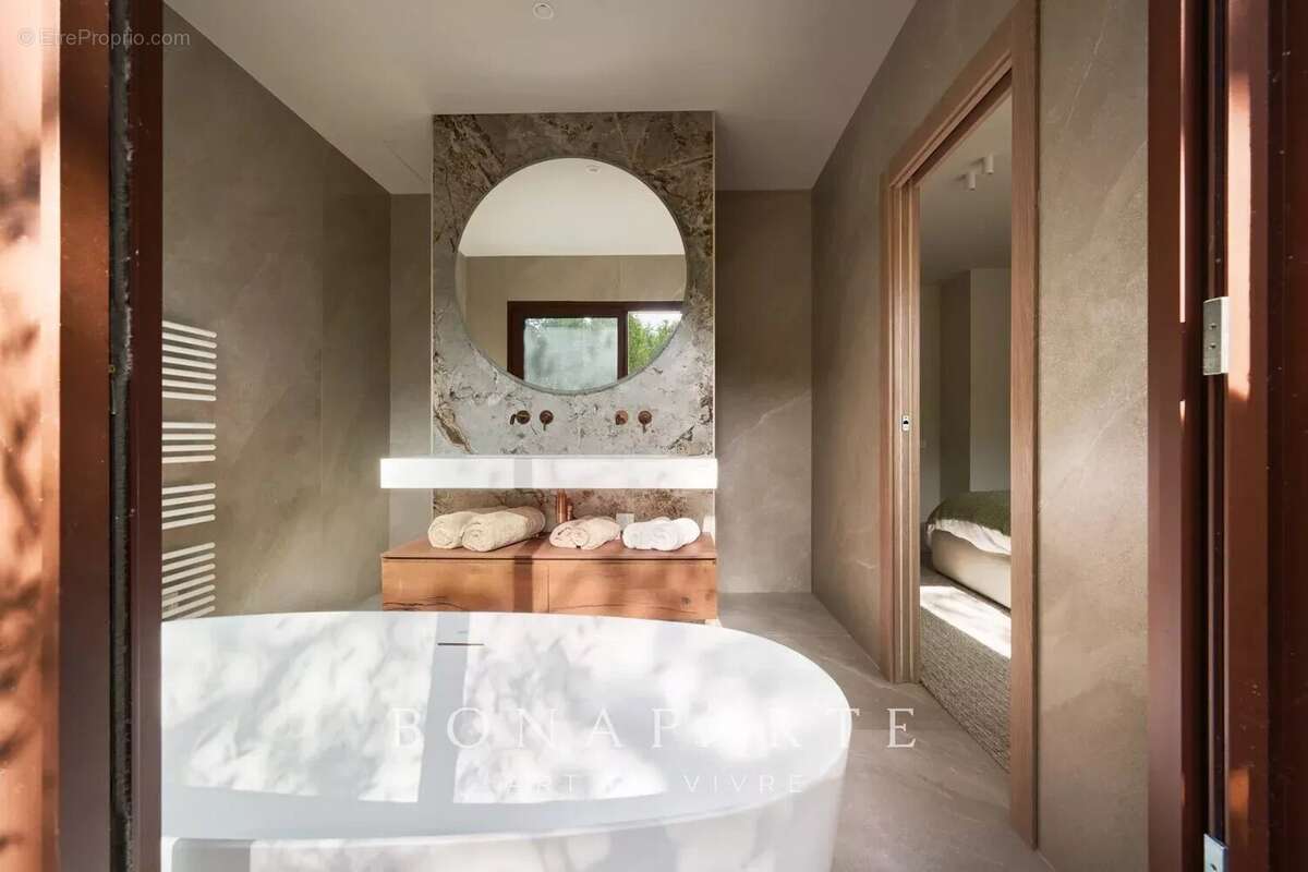 Terre blanche – villa contemporaine neuve de 238 m² - photo 15