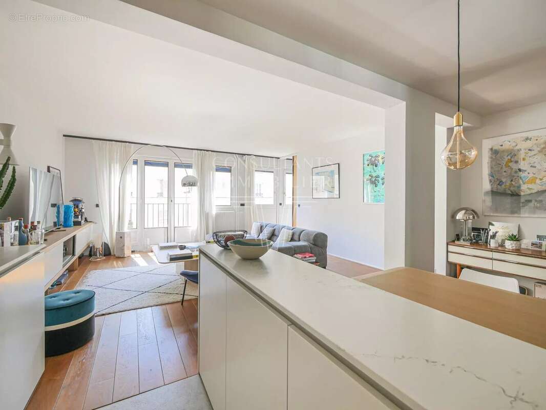 Appartement à PARIS-7E