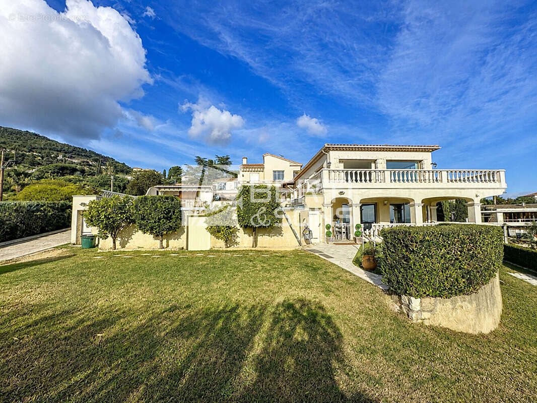 Maison à MANDELIEU-LA-NAPOULE