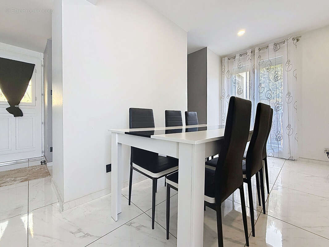 Maison à VILLEFONTAINE