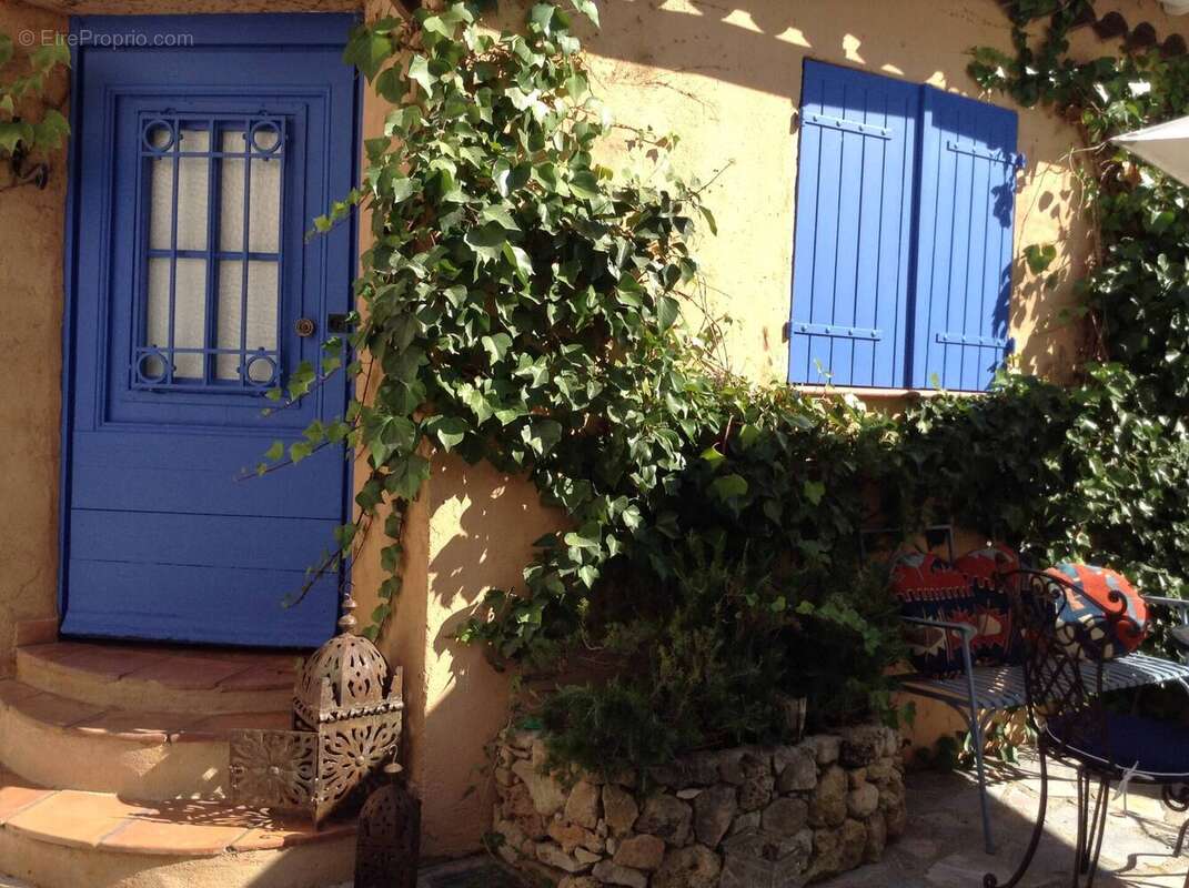 Maison à MONTFERRAT