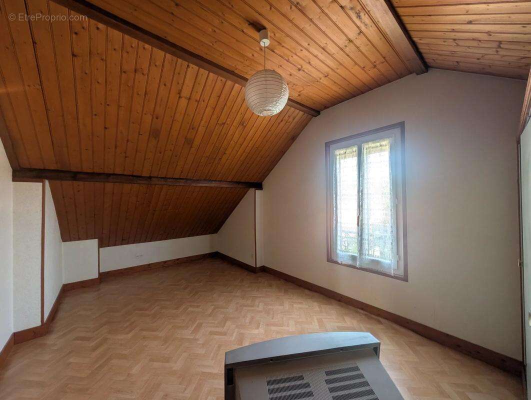 Maison à LES CLAYES-SOUS-BOIS