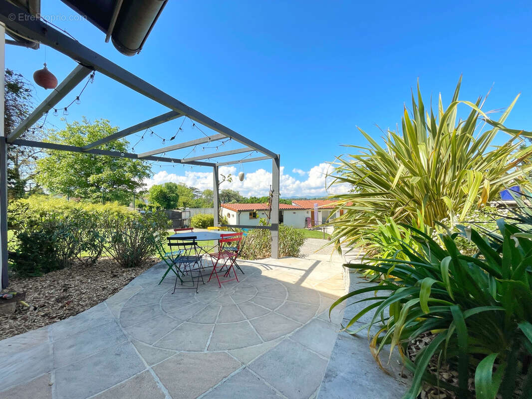 Maison à SAINT-GENIS-LAVAL