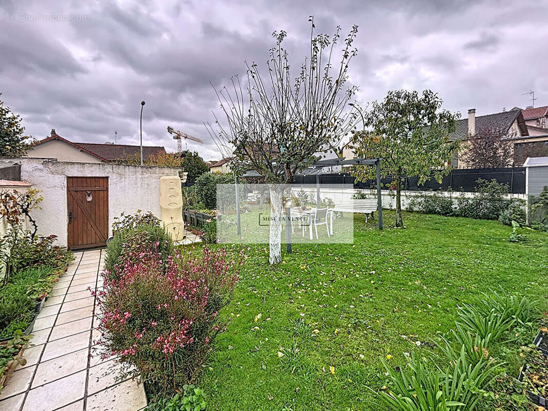 Maison à LE PERREUX-SUR-MARNE