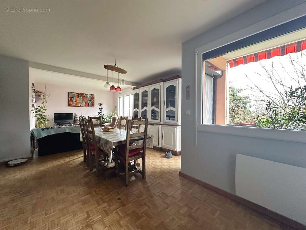 Appartement à BEAUJEU