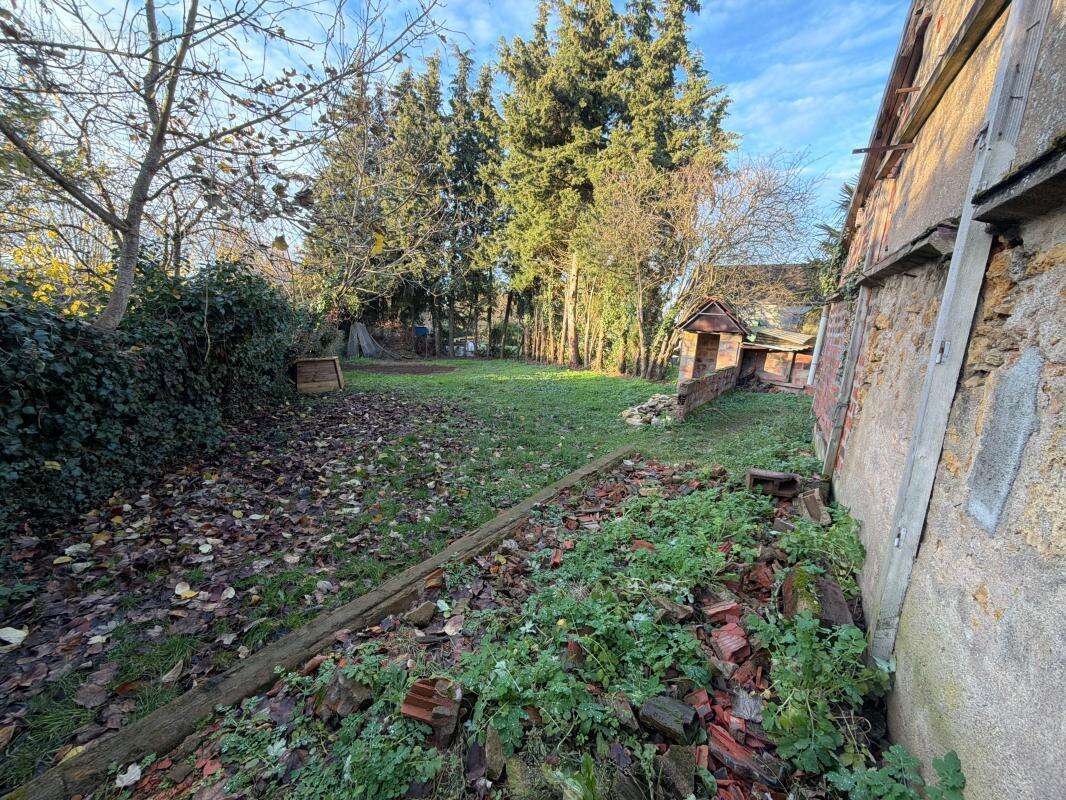 Maison à AINAY-LE-CHATEAU