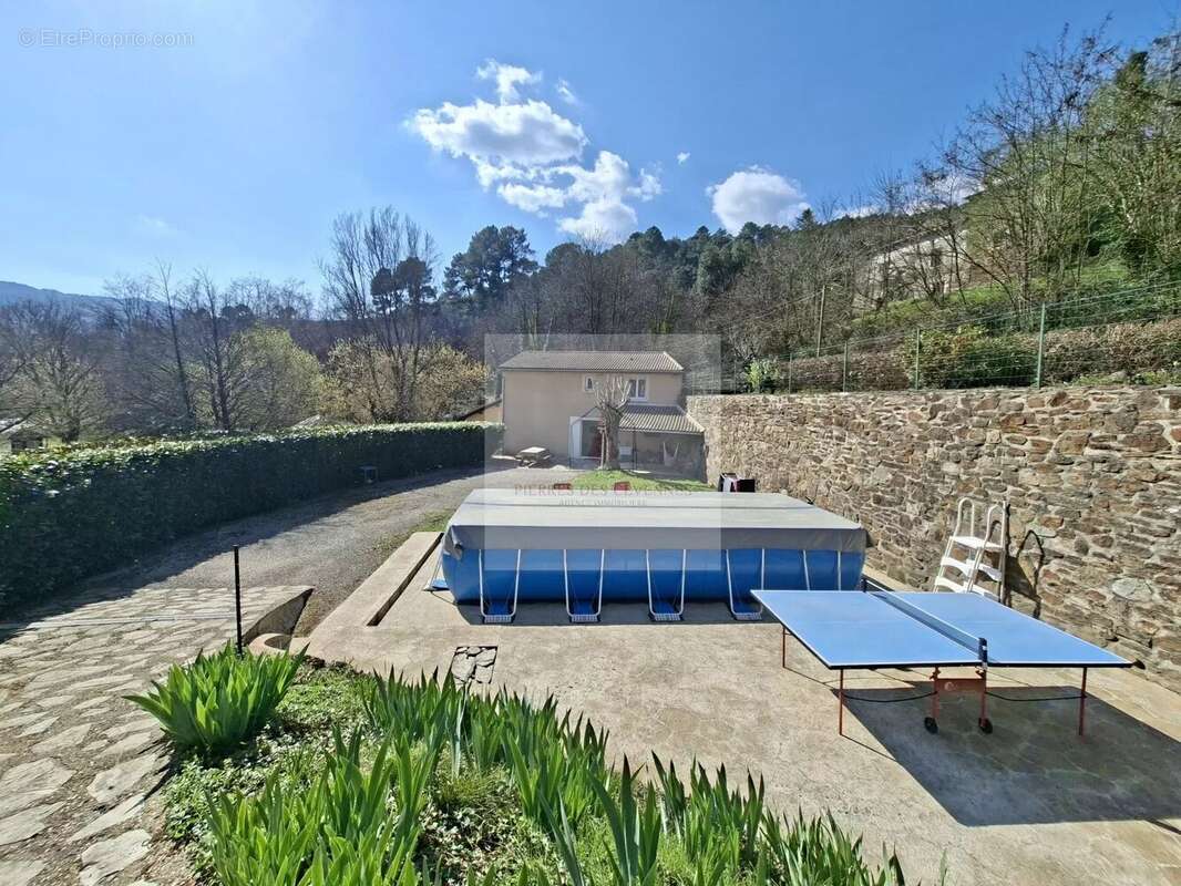 Maison à LE COLLET-DE-DEZE