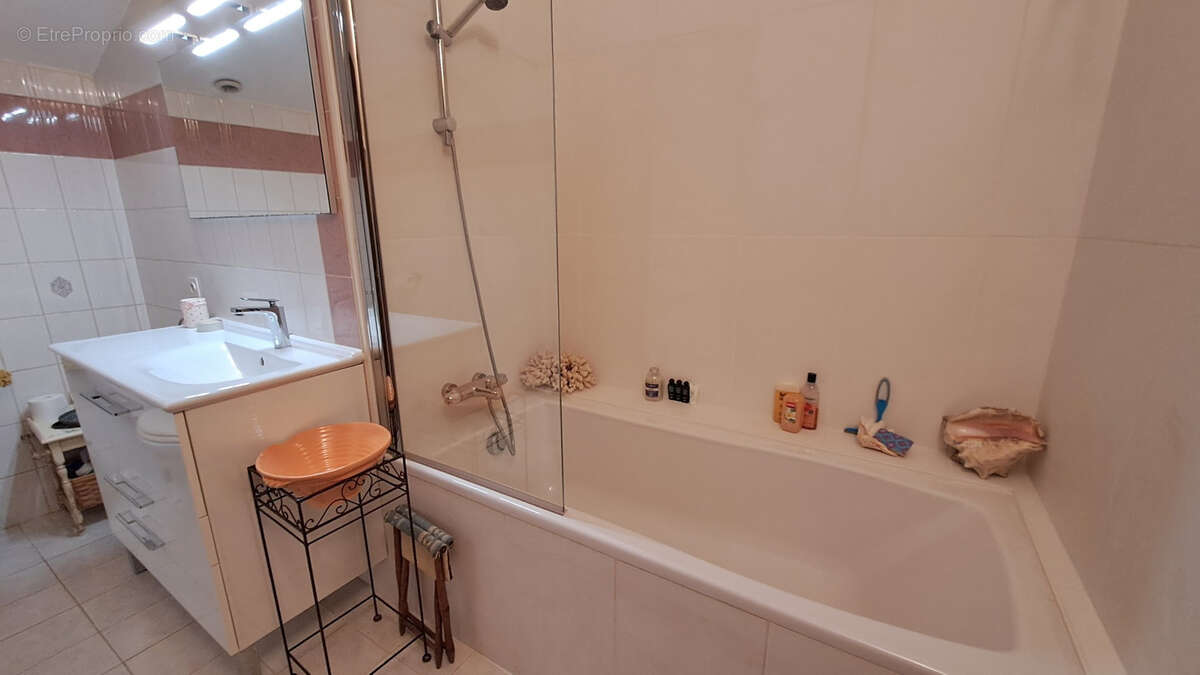 Maison à SAINTE-CECILE-LES-VIGNES