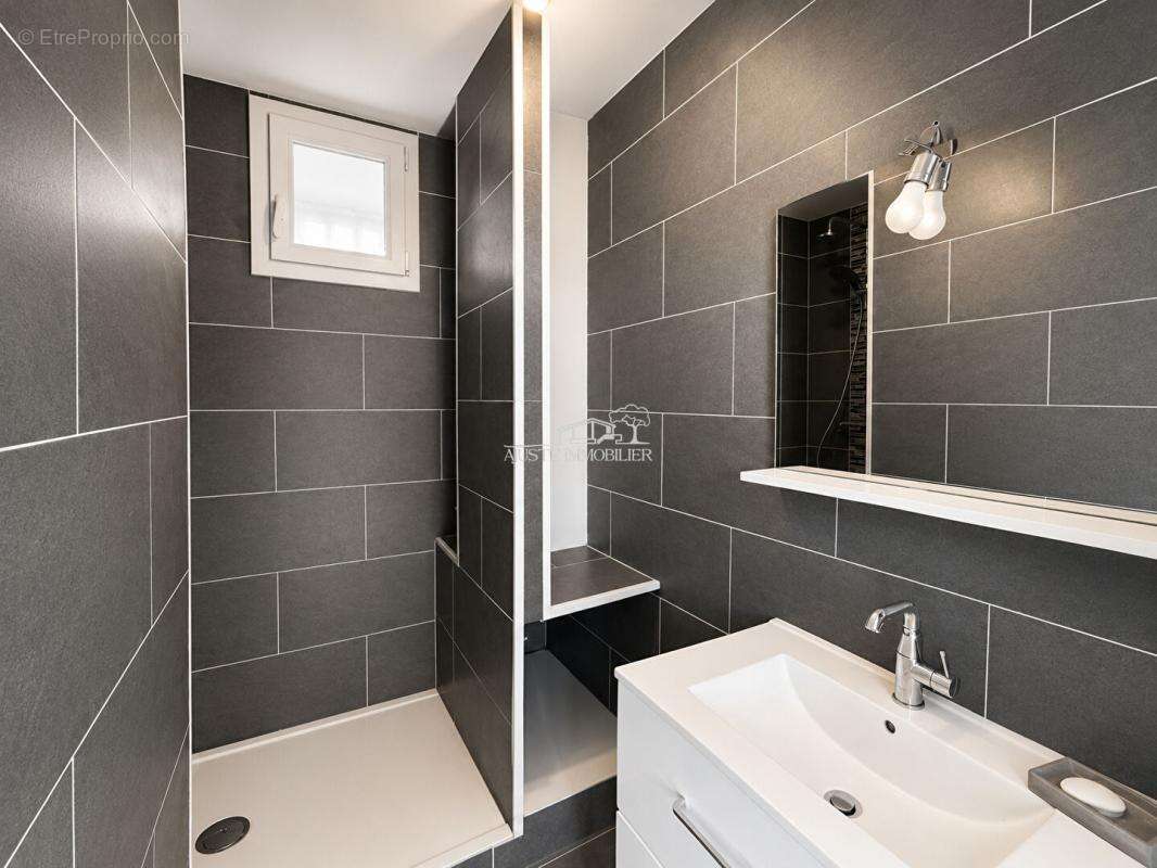 VITROLLES ? Secteur recherché du Rocher ? Appartement T4 rénové avec vue dégagée - photo 12