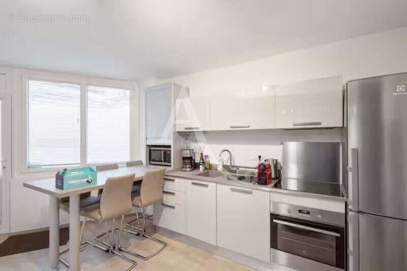 Commerce à PARIS-11E