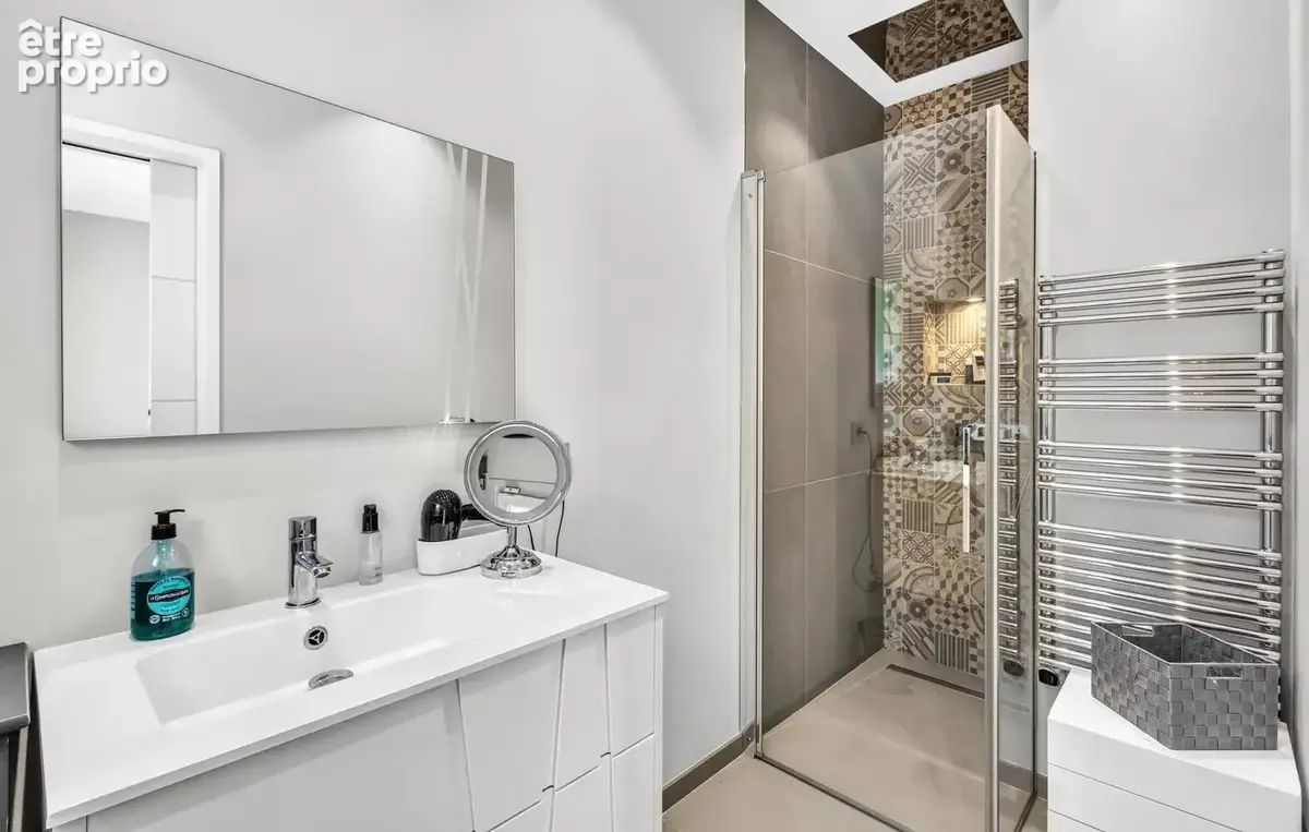 MOUGINS- belle villa individuelle de plain pied avec studio et piscine - photo 8
